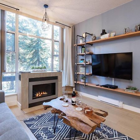 Newly Renovated Ski In Out W Pool 2 Hot Tubs Whistler Exterior photo