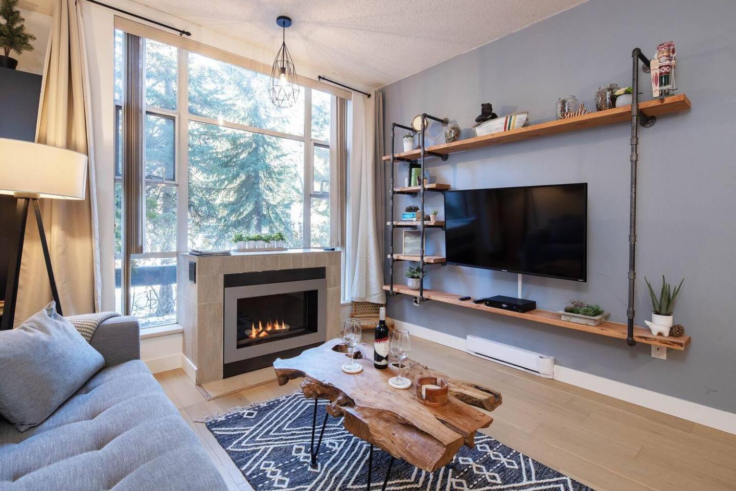Newly Renovated Ski In Out W Pool 2 Hot Tubs Whistler Exterior photo