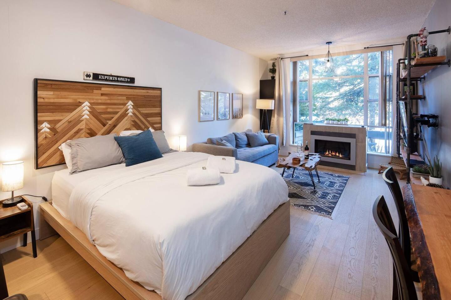 Newly Renovated Ski In Out W Pool 2 Hot Tubs Whistler Exterior photo