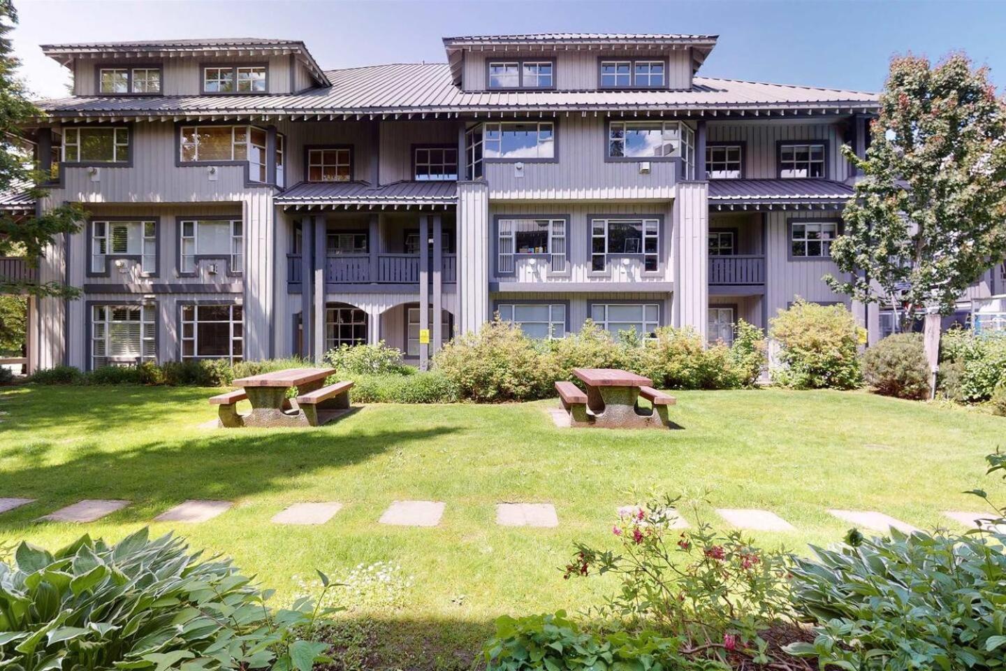 Newly Renovated Ski In Out W Pool 2 Hot Tubs Whistler Exterior photo